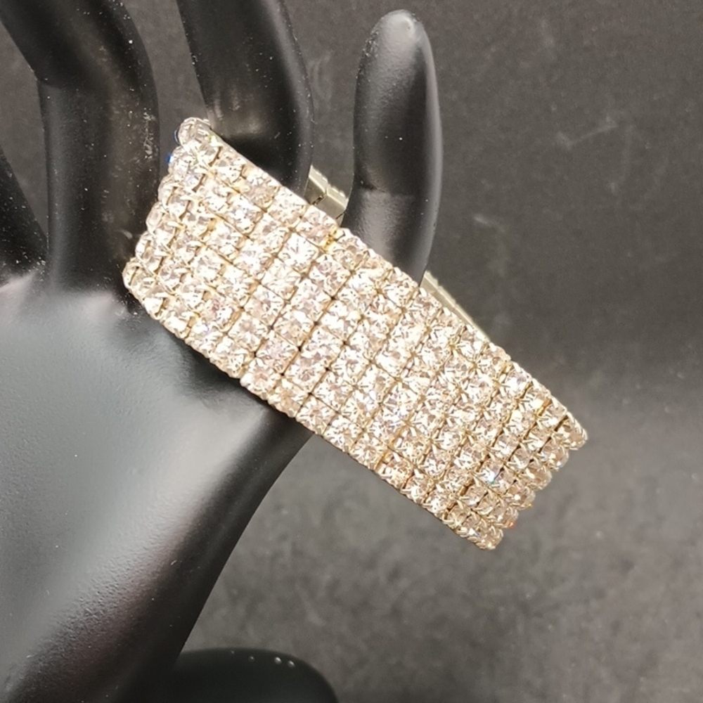 Silver Gemstone-Embellished Bracelet with Grid Design